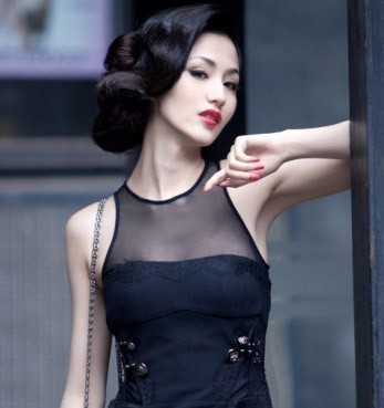 《肉蒲团》蓝燕自曝素颜照 3d女神秒变清纯萝莉