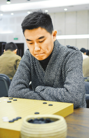 围棋天元赛12日在中国棋院决出八强之时,仍能战斗的只剩下孔杰九段