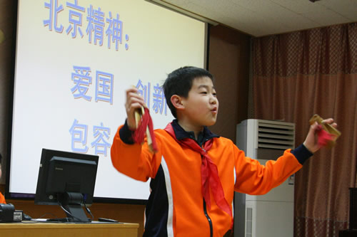 在东城区分司厅小学的开学典礼上,践行北京精神成为了师生们学习