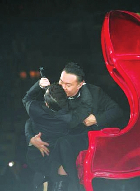 陈奕迅何韵诗忘我 惊呆徐濠萦和女儿(图)