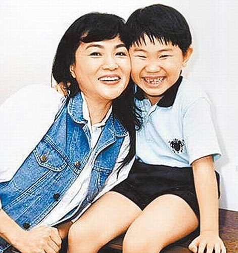 凤飞飞儿子赵彣霖近照曝光 律师拒回应40亿遗产