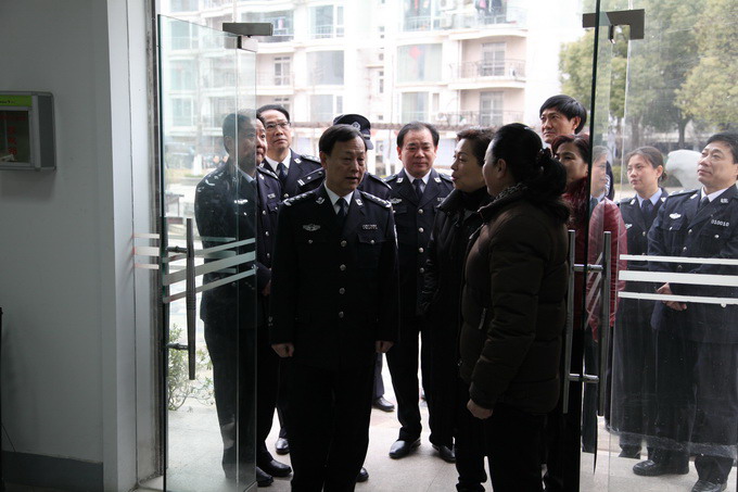 孟庆丰局长走访社区