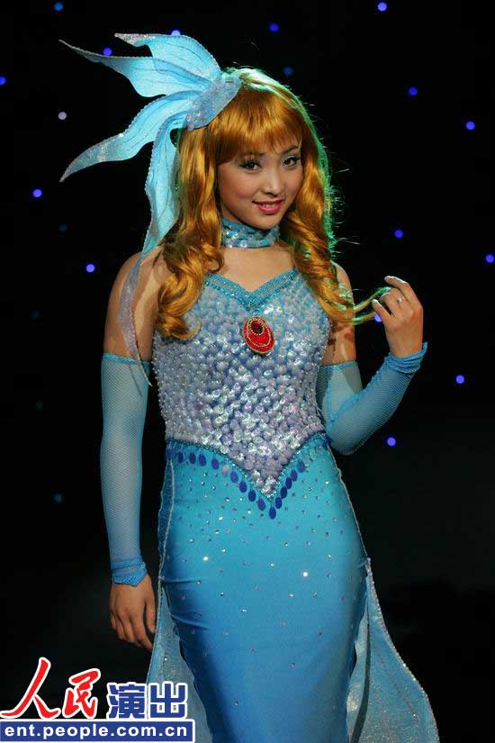 揭演员白静生前罕见舞台照 曾获宋丹丹捧场