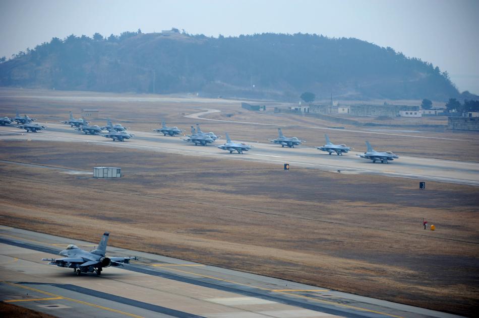 好密集!美韩空军100架多架f-16编队