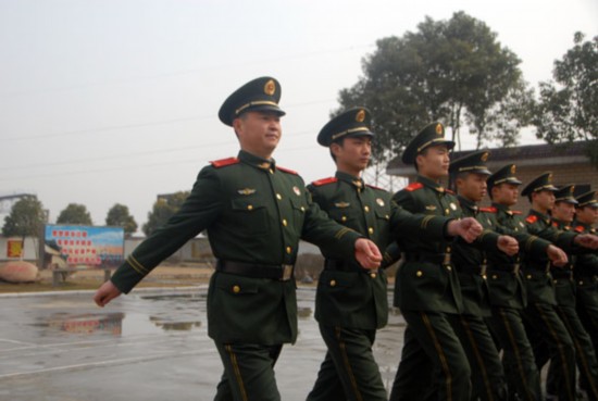 图片来源:人民武警报《人民武警报》报道(罗鑫,宋大朋)换下少校警街