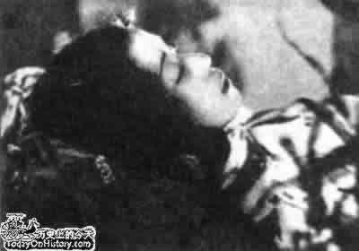 1935年3月8日 影星阮玲玉自杀身亡