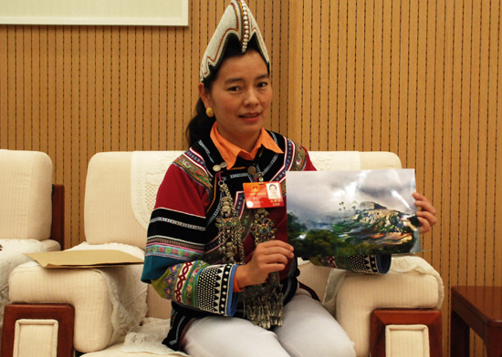 云南省红河县副县长李福珍:自己民族的东西要主动抢救