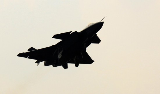 实拍:歼20战机连续高机动飞行_新闻台_中国网络电视台