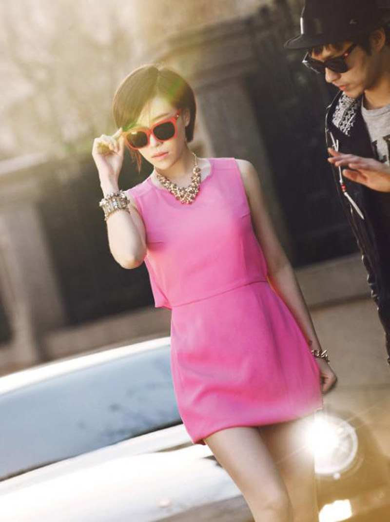 高清:狗仔镜头下的大明星 <em>褐眼女孩</em>佳仁气场十