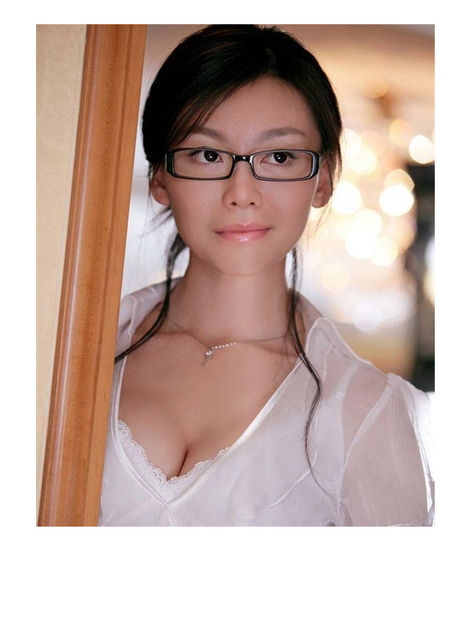 经常拍到郎朗与一位女性同伴出入酒店