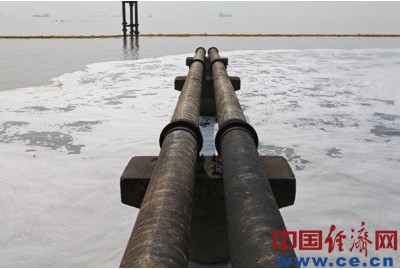 十万吨赤水染就 满江红 南通环保局称排水达标