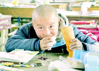 公众教育支出占GDP的比重_三大产业占gdp比重图(3)