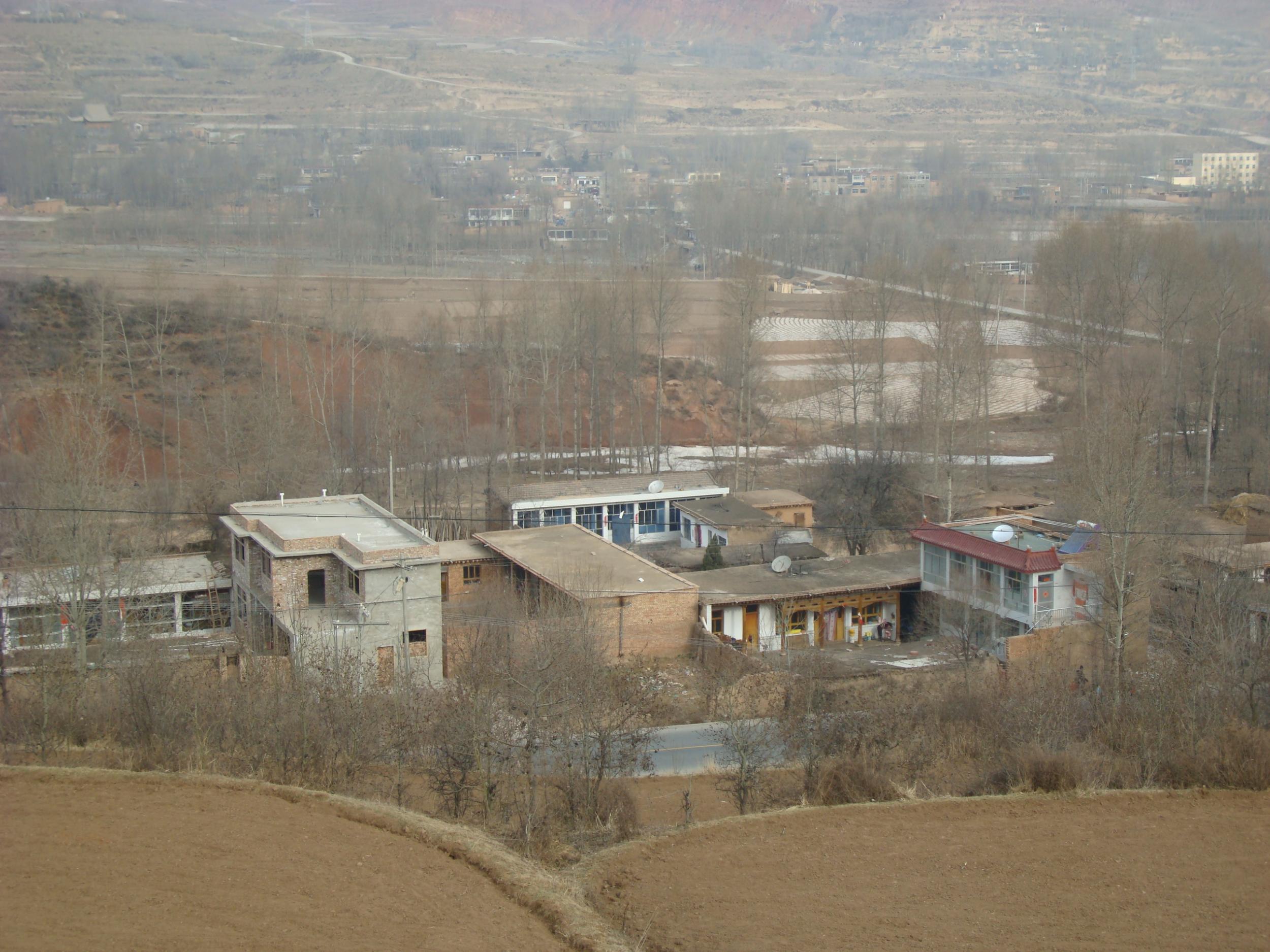 民和麻地沟村里的新房子