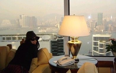 范冰冰北京千万豪宅曝光 酥胸半露秀<em>性感</em>写真