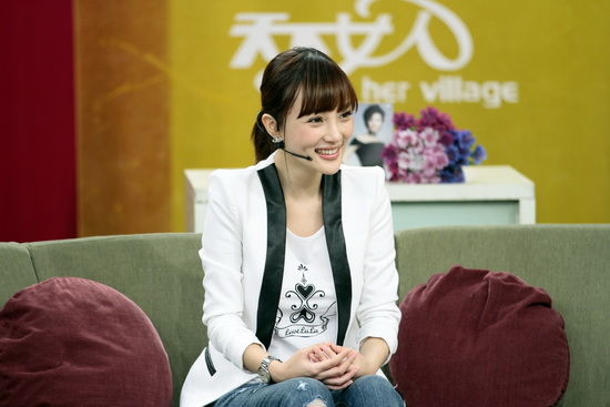 李小璐做客由杨澜主持的《天下女人》