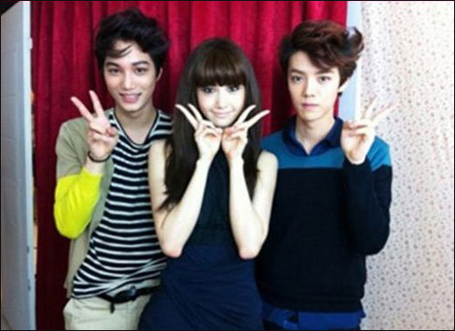 <em>少女时代</em>允儿与<em>exo</em>组合成员合照曝光