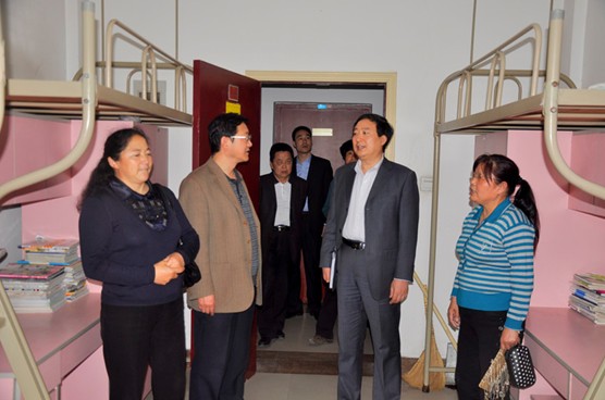 西藏自治区教育厅到西安中学调研西藏学生学习