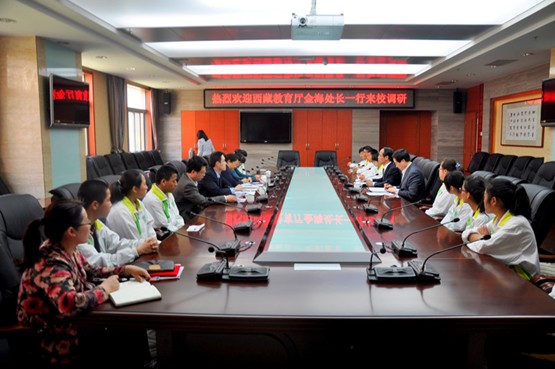 西藏自治区教育厅到西安中学调研西藏学生学习