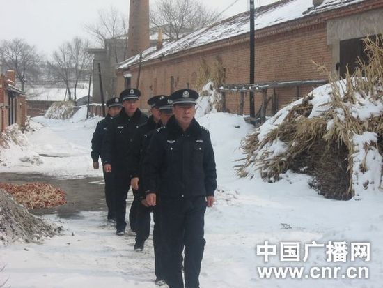 全国首批村警在黑龙江省宁安市上岗
