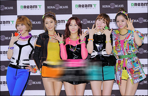 <em>韩国</em>女子<em>组合</em>girl\'s+day玩转可爱<em>性感</em>风