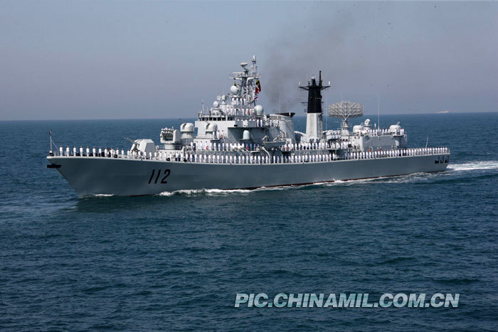 中华第一舰哈尔滨号图片