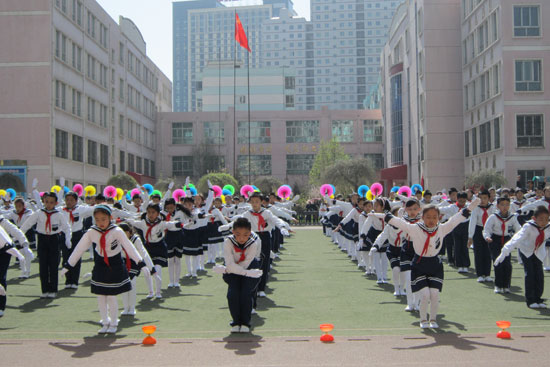 西关街小学举行春季田径运动会