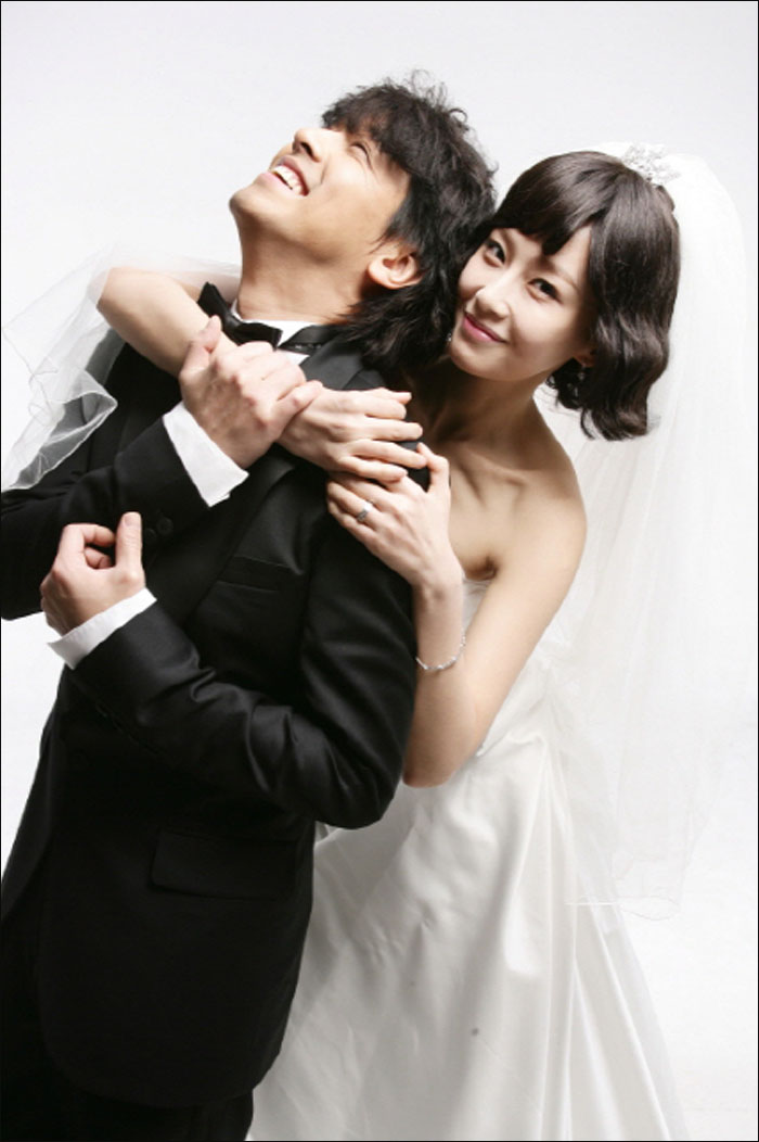 新闻中心  国际在线娱乐报道 目前正在与太太打离婚官司的柳时元与在