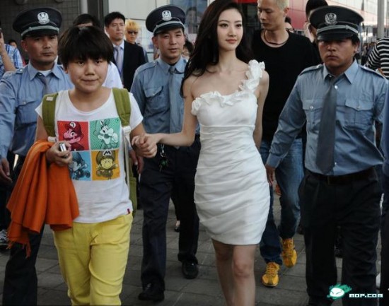 城四美有背景还是炒作 为何还要进娱乐圈<em>被潜</em>