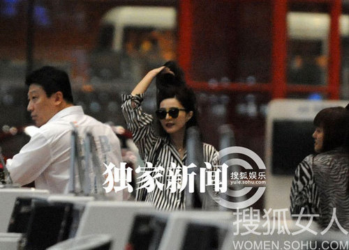 范冰冰病号服瓷娃娃装出风头 盘点中国女星戛