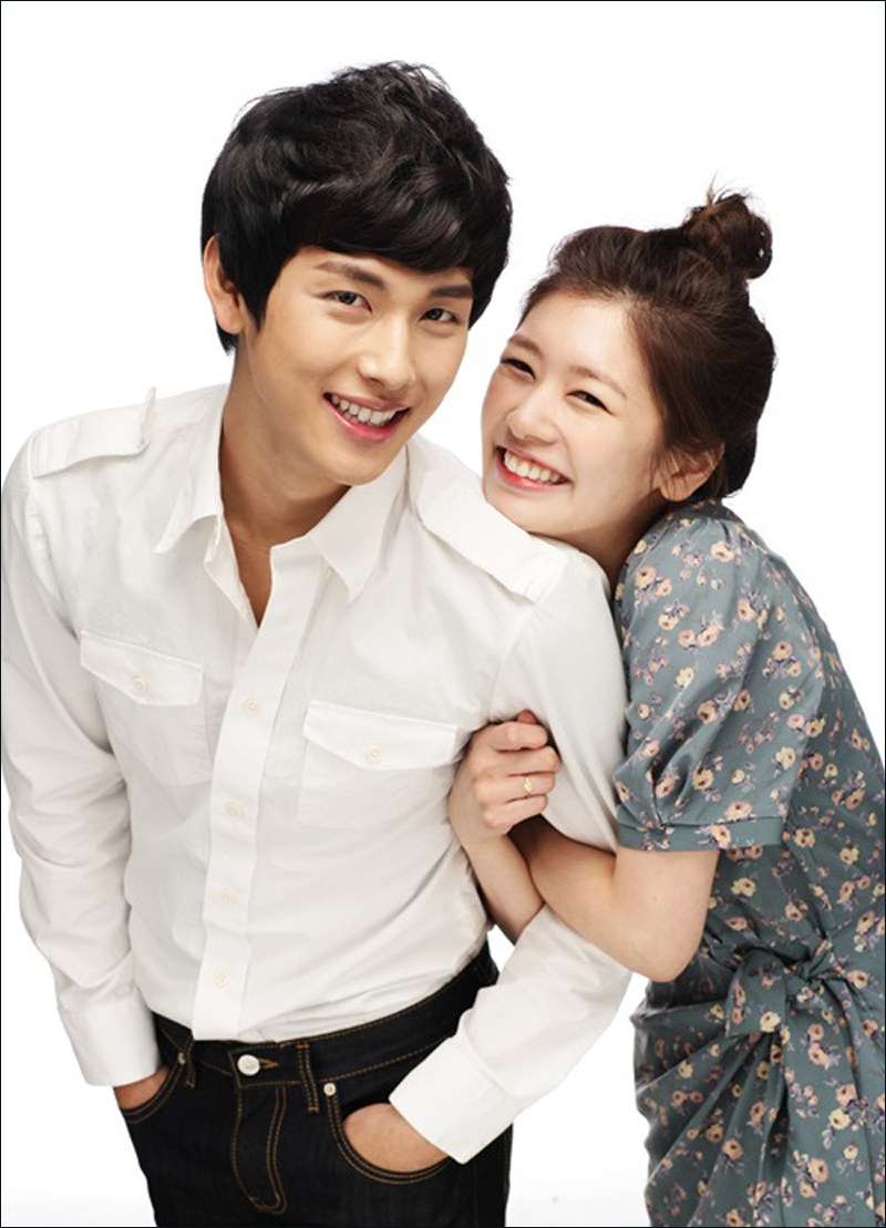 高清:韩国新星林时完郑素敏情侣写真 金童玉女