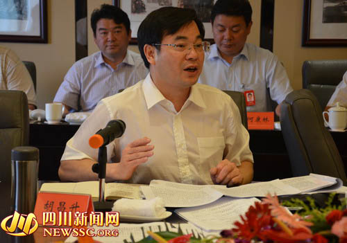 甘孜州委书记胡昌升在小组讨论发言