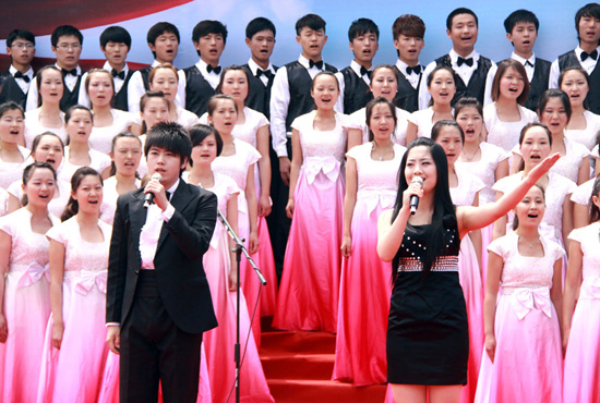 学院代表长安区参加2012西安红五月音乐会喜