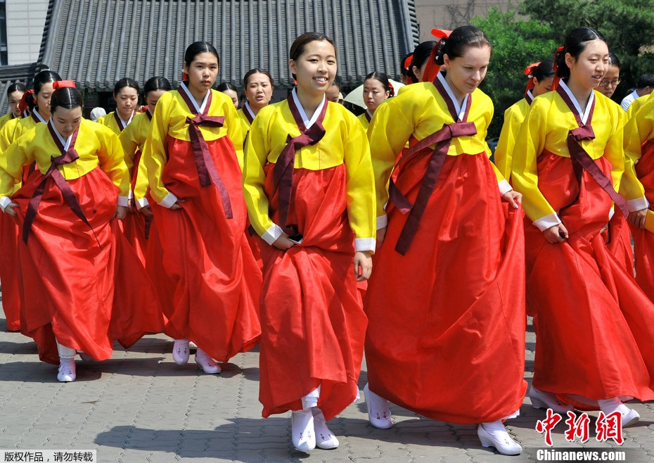 韩国首尔举行盛大少年<em>成人礼</em>_新闻台_中国网