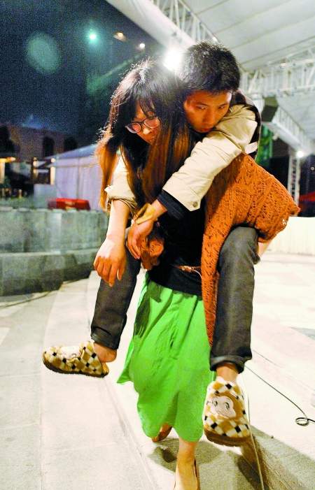 成都现"摸宝马赢宝马"比赛选手撑87小时获胜