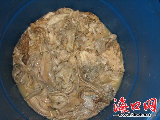 臭:工人光膀穿内裤