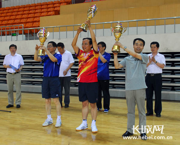 石家庄普通高校校长乒乓球比赛在河北科大举行