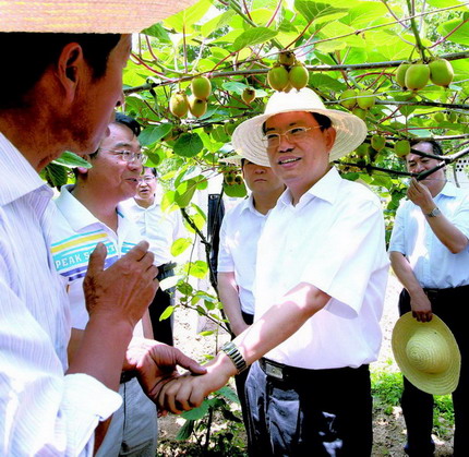 赵乐际在杨凌调研强调发挥示范作用推动科学发