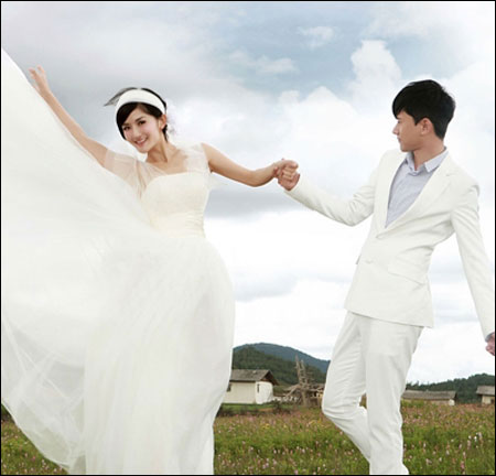 张杰谢娜浪漫婚纱礼服_张杰和谢娜的婚纱(3)
