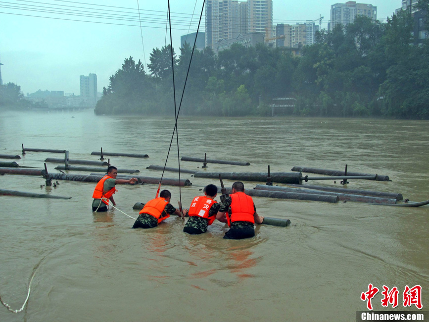强降雨致河水上涨 贵州铜仁80万水幕系统被冲