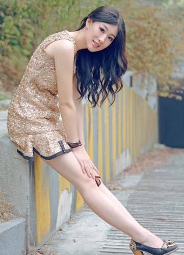 上海地铁请女性自重+南大第一美女30万聘保镖(图