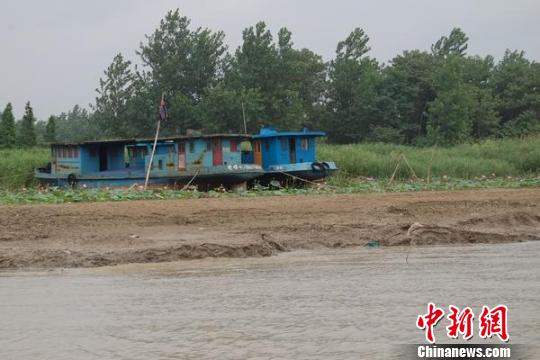 江苏洪泽湖水位降至10年来历史最低
