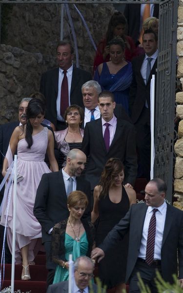 伊涅斯塔大婚+梅西携怀孕女友领巴萨亲友团亮相