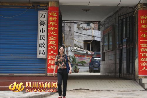 四川女教师为救儿子倾家荡产 网友称其不仁不义(图)