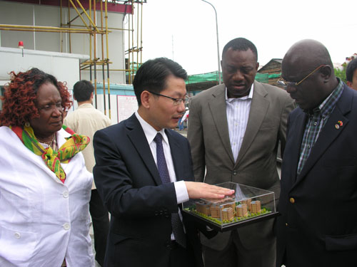 加纳政要参观上海非洲中心