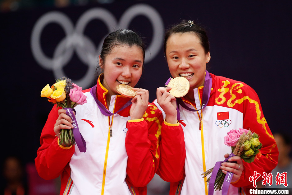 奥运会<em>羽毛球女子</em>双打 球迷为中国队加油_新闻