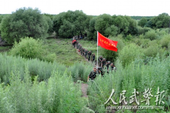 哈尔滨森警把部队带进森林开展体能训练