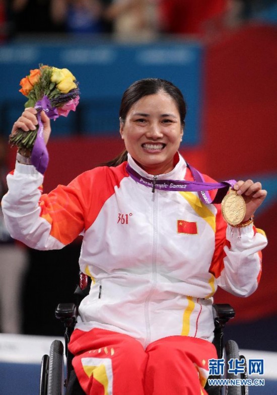 残奥会轮椅击剑姚芳夺得<em>女子个人花剑</em>b级冠军