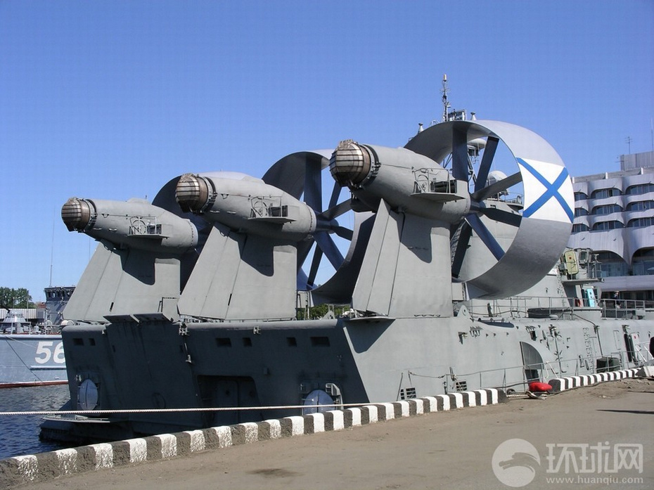 中国海军将接收世界最大气垫登陆艇