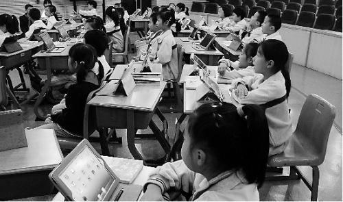 杭州多所中小学试点iPad教学 利弊几何仍待解