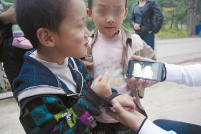 小男孩在幼稚园吞食软糖卡气管窒息死亡 家长